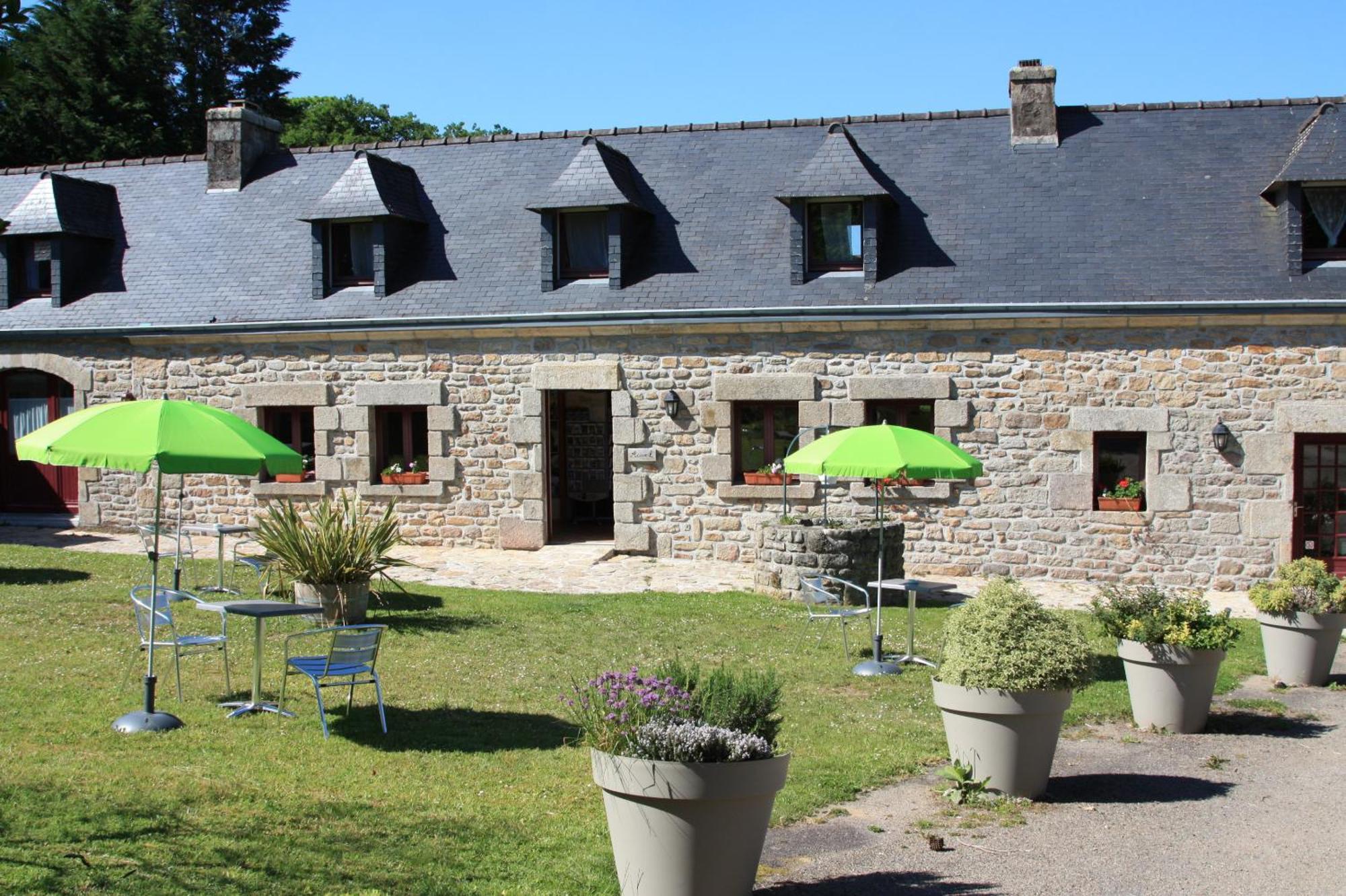 Domaine De Lesvaniel Landudec Exterior photo