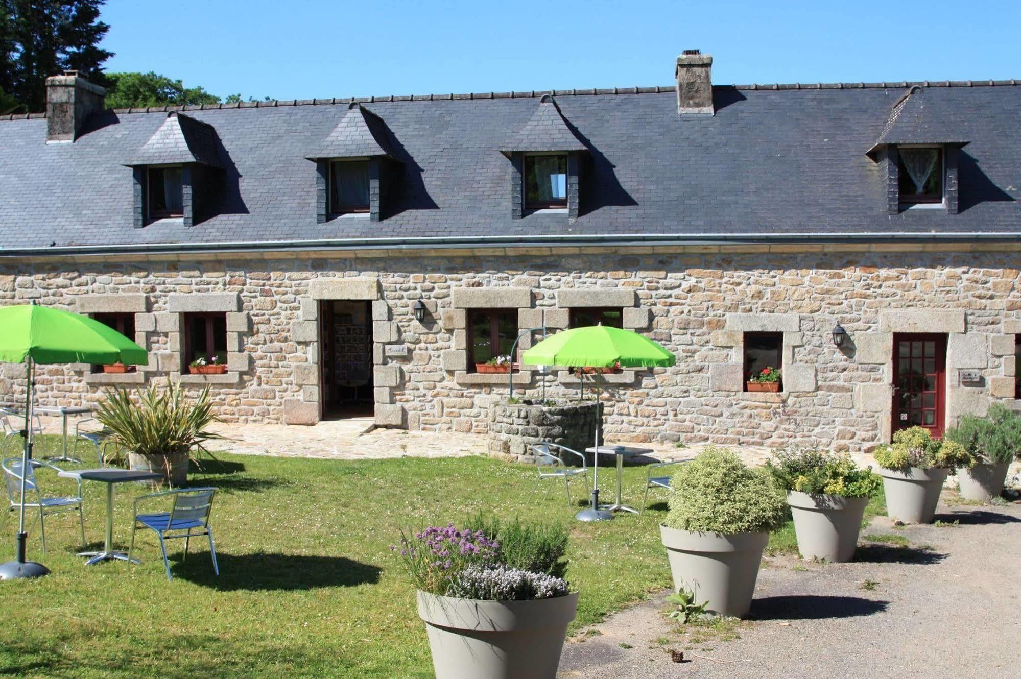 Domaine De Lesvaniel Landudec Exterior photo